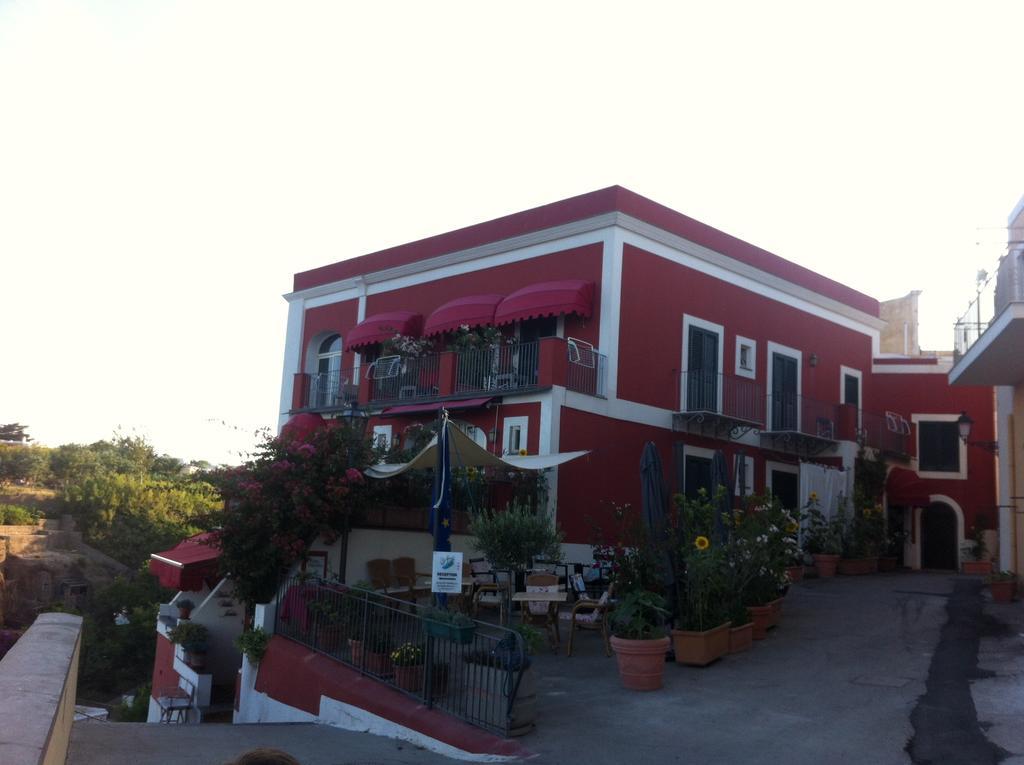 Hotel Villa Iulia Ventotene Exterior photo