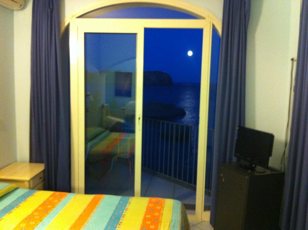 Hotel Villa Iulia Ventotene Exterior photo