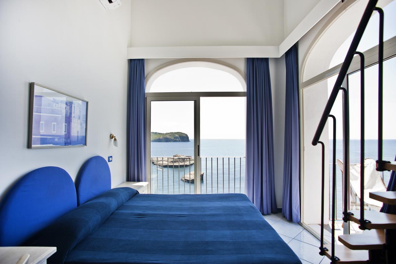 Hotel Villa Iulia Ventotene Exterior photo